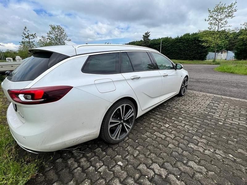 Gebraucht Opel Insignia Innovation 209 PS (153 kW) 2017 Weiß Kombi