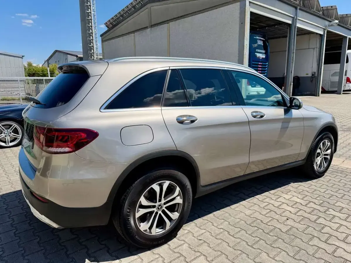 Gebraucht Mercedes GLC220 194 PS (142 kW) 2022 Silber SUV