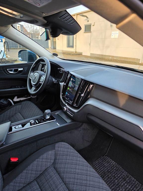 Gebraucht Volvo XC60 Core 197 PS (144 kW) 2022 Blau SUV