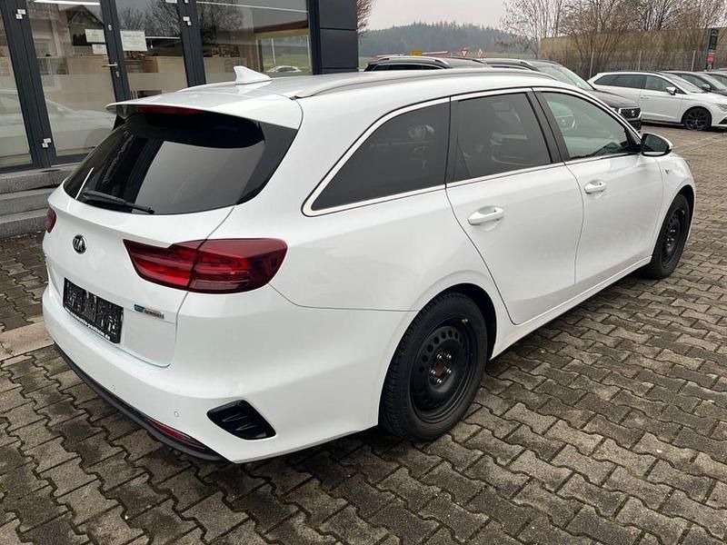Gebraucht Kia Ceed Sportswagon Silver 136 PS (100 kW) 2021 Weiß Kombi
