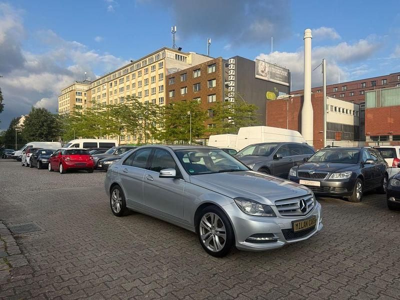 Silber Gebraucht 2013 Mercedes C180 Avantgarde Limousine | 10.100 € (Fairer Preis) - Bild 1/4