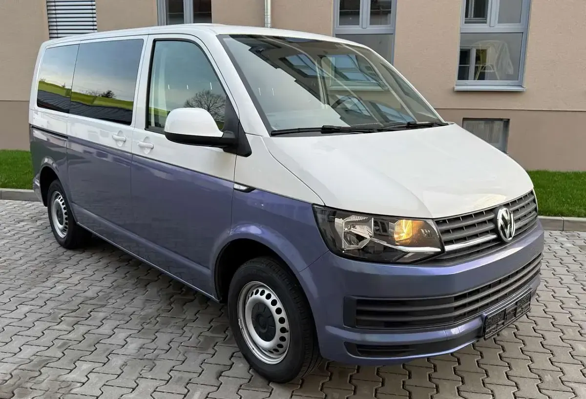 Gebraucht VW T6 150 PS (110 kW) 2019 Bluegalacticeffect folierung Van