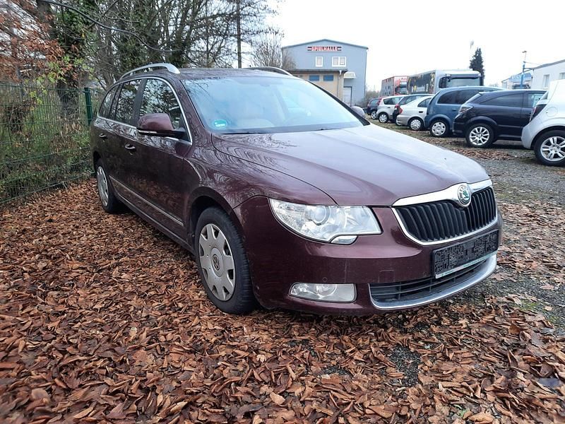 Braun Gebraucht 2011 Skoda Superb Kombi | 4.200 € (Superpreis) - Bild 1/4