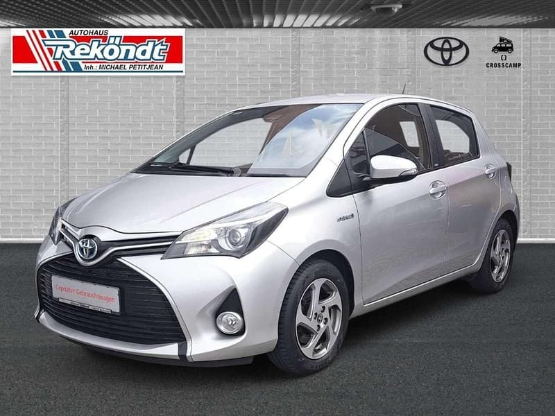 Silber Gebraucht 2016 Toyota Yaris Hybrid Edition-S Limousine | 13.990 € (Fairer Preis) - Bild 1/4