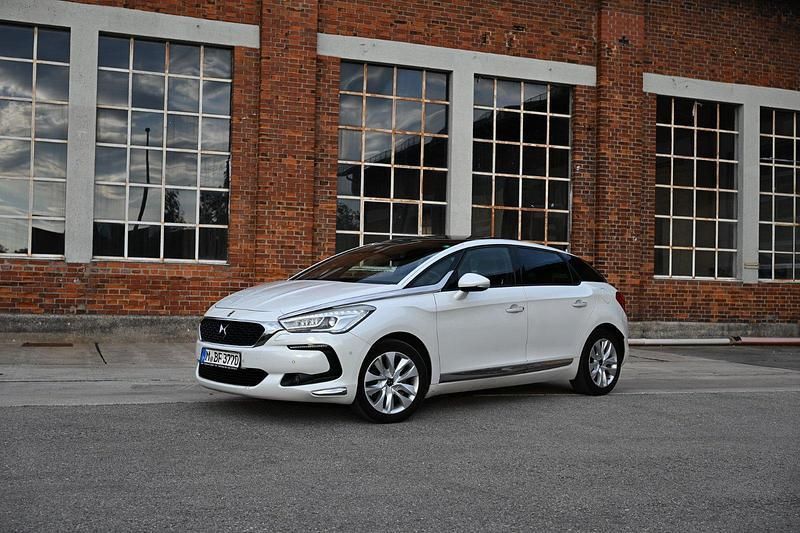 Weiß Gebraucht 2016 Citroën DS5 Kleinwagen | 8.949 € (Superpreis) - Bild 1/4