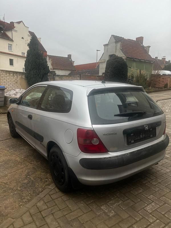 Käytetty Honda Civic 90 HP (66 kW) 2002 Hopea Viistoperä