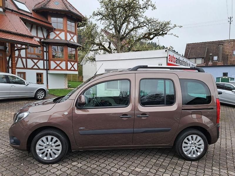 Gebraucht Mercedes Citan 111 110 PS (80 kW) 2017 Braun Van / Kleinbus