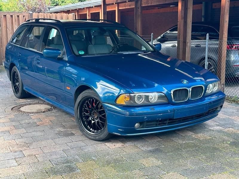 Gebraucht BMW 520 136 PS (100 kW) 2000 Blau Kombi