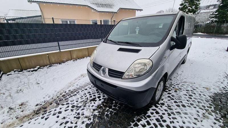 Silber Gebraucht 2011 Renault Trafic Van / Kleinbus | 3.800 € (Guter Preis) - Bild 1/4