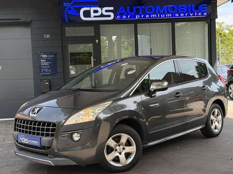 Grau Gebraucht 2012 Peugeot 3008 Platinum Van / Kleinbus | 5.750 € (Fairer Preis) - Bild 1/4