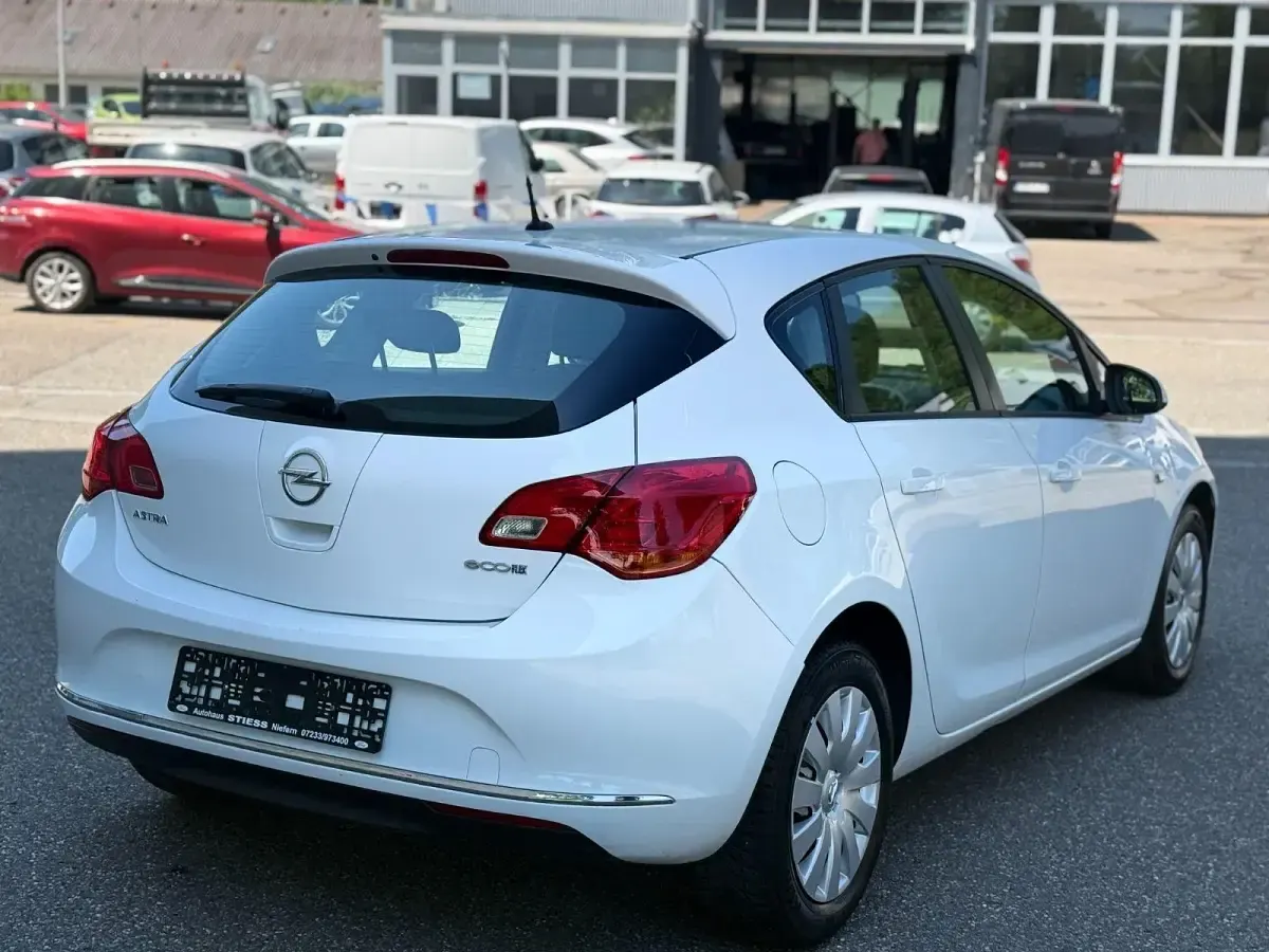 Gebraucht Opel Astra 87 PS (63 kW) 2013 Weiß Coupé