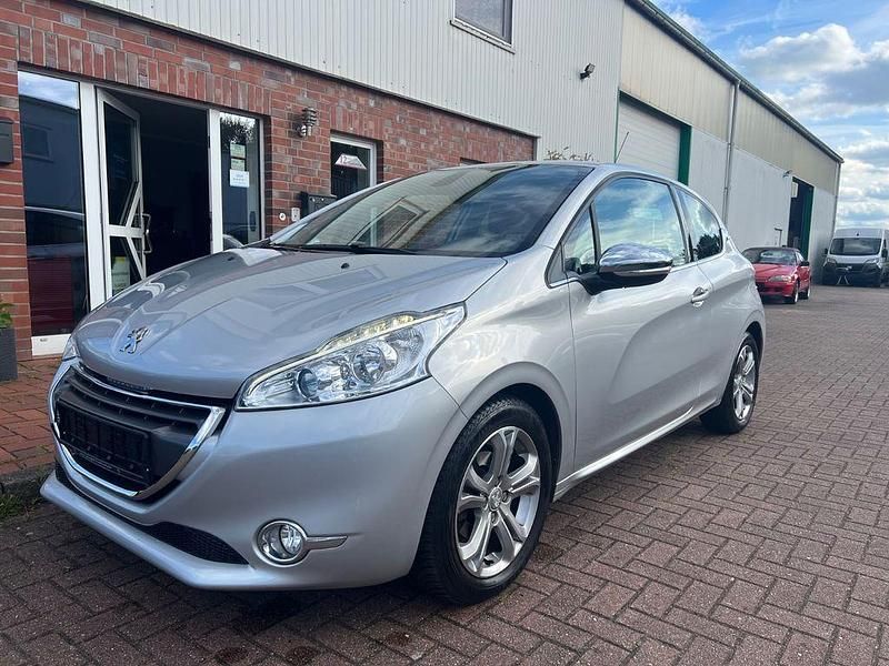 Silber Gebraucht 2013 Peugeot 208 Allure Kleinwagen | 10.400 € (Teuer) - Bild 1/4