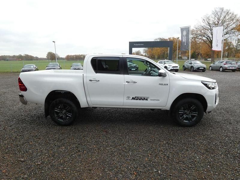 Gebraucht Toyota HiLux Comfort 150 PS (110 kW) 2024 Schneeweiß Abholung