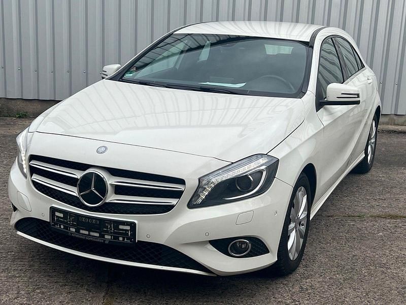 Weiß Gebraucht 2015 Mercedes A180 Style Kleinwagen | 13.500 € (Fairer Preis) - Bild 1/4