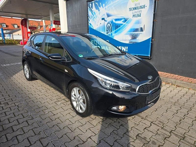 Schwarz Gebraucht 2014 Kia Ceed Edition 7 Kleinwagen | 6.700 € (Superpreis) - Bild 1/4