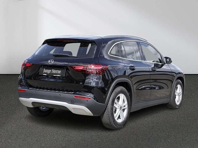 Gebraucht Mercedes GLA200 163 PS (119 kW) 2024 Schwarz SUV