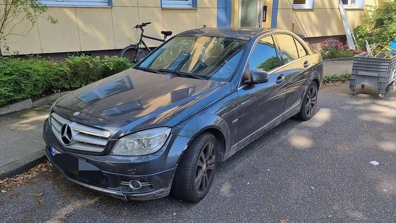 Grau Gebraucht 2010 Mercedes C220 Limousine | 4.500 € (Superpreis) - Bild 1/4
