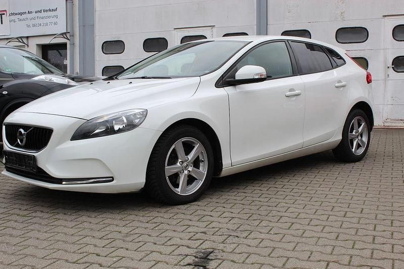 Gebraucht Volvo V40 Kinetic 120 PS (88 kW) 2016 Ice white Kombi