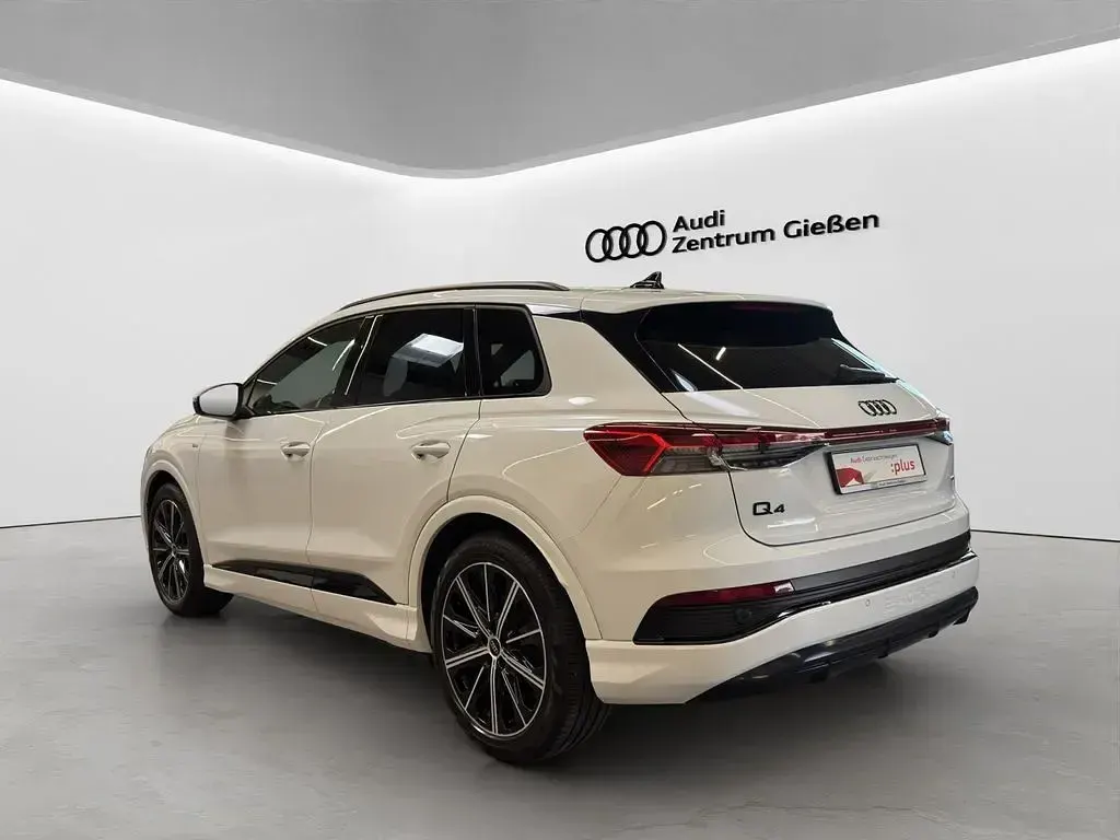 Gebraucht Audi Q4 e-tron Comfort 194 kW (265 PS) 2023 Gletscherweiß metallic SUV