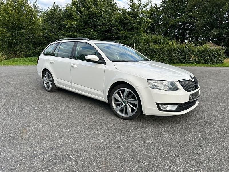 Weiß Gebraucht 2014 Skoda Octavia Limousine | 5.499 € (Guter Preis) - Bild 1/4