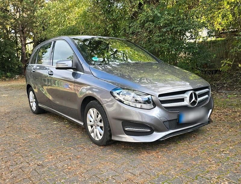 Grau Gebraucht 2015 Mercedes B180 Van / Kleinbus | 9.000 € (Superpreis) - Bild 1/4