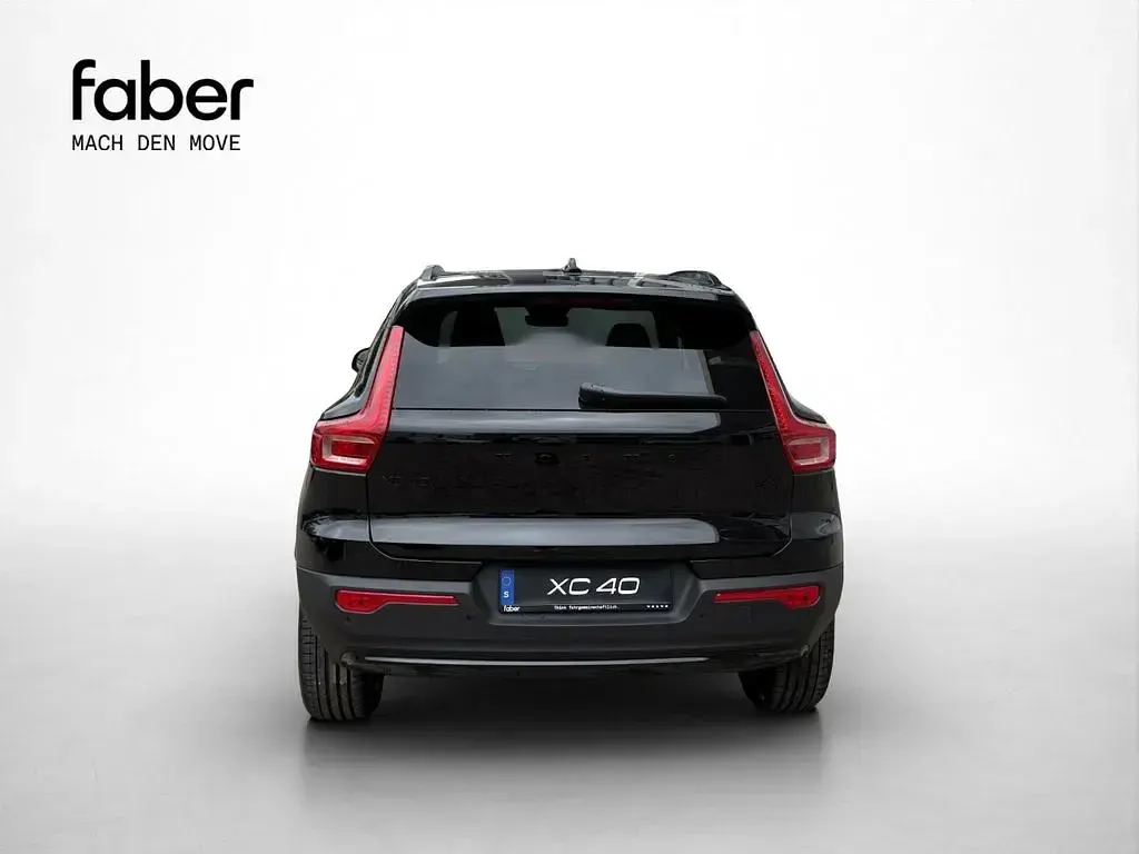 Neu Volvo XC40 Plus 163 PS (119 kW) 2026 Schwarz SUV