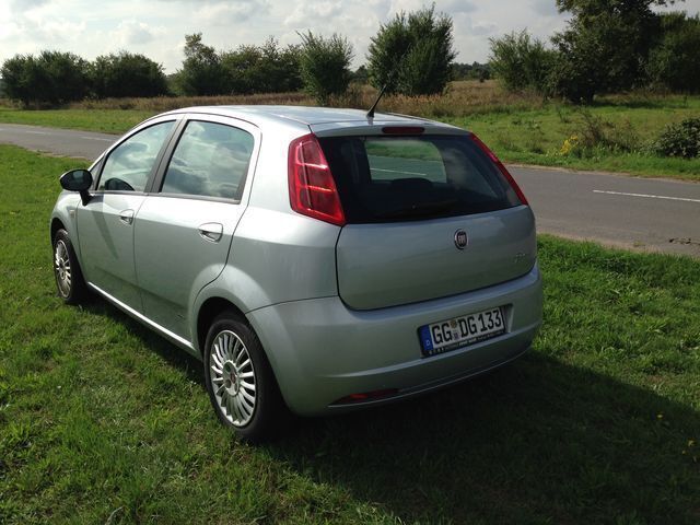 Gebraucht Fiat Grande Punto 65 PS (47 kW) 2008 Silber metallic Kleinwagen