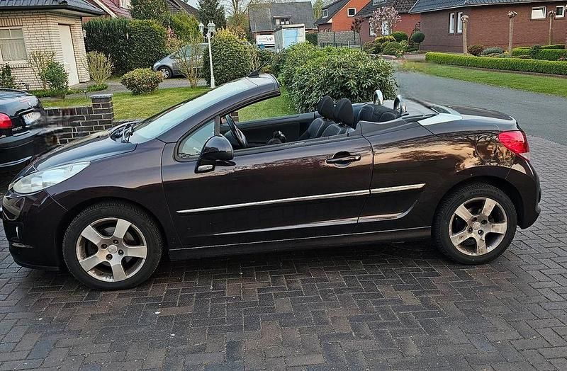 Braun Gebraucht 2013 Peugeot 207 CC Cabrio | 6.500 € (Teuer) - Bild 1/4