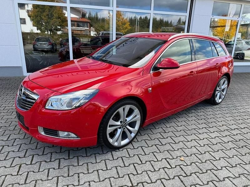Rot Gebraucht 2012 Opel Insignia OPC Kombi | 7.899 € (Fairer Preis) - Bild 1/4