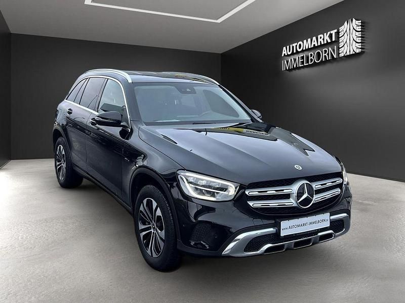 Gebraucht Mercedes GLC300e 320 PS (235 kW) 2021 Schwarz/baltic black SUV