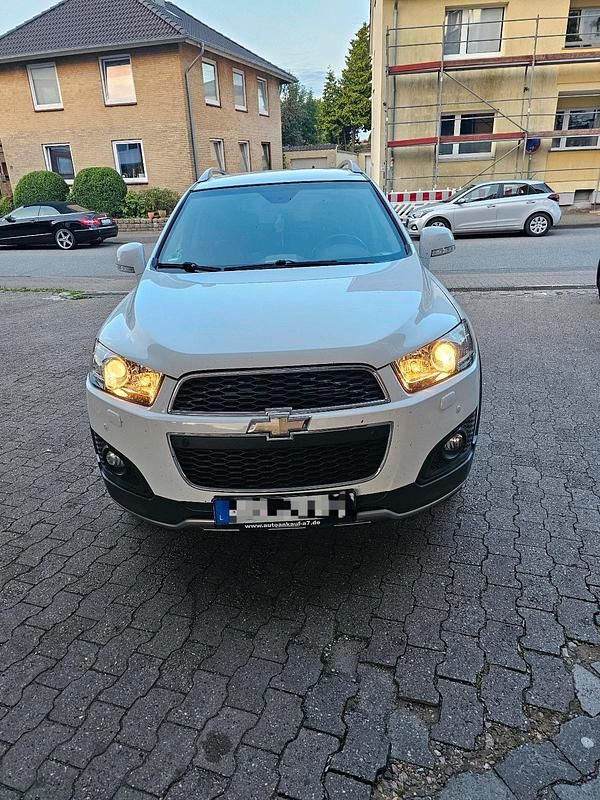 Weiß Gebraucht 2013 Chevrolet Captiva SUV | 8.990 € (Guter Preis) - Bild 1/4