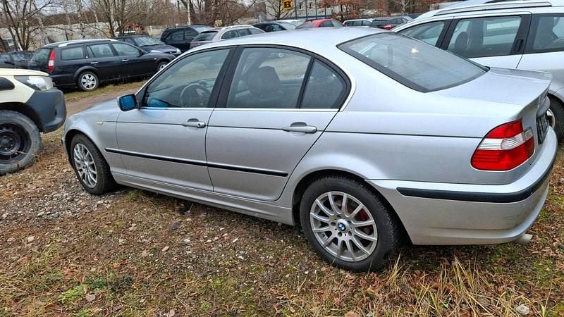 Gebraucht BMW 318 145 PS (106 kW) 2004 Grau Limousine