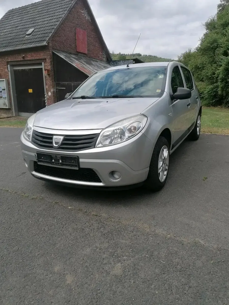 Gebraucht Dacia Sandero 75 PS (55 kW) 2009 Silber Kleinwagen