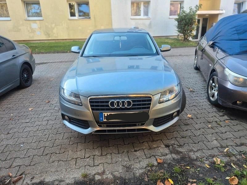 Grau Gebraucht 2009 Audi A4 Limousine | 4.000 € (Superpreis) - Bild 1/4