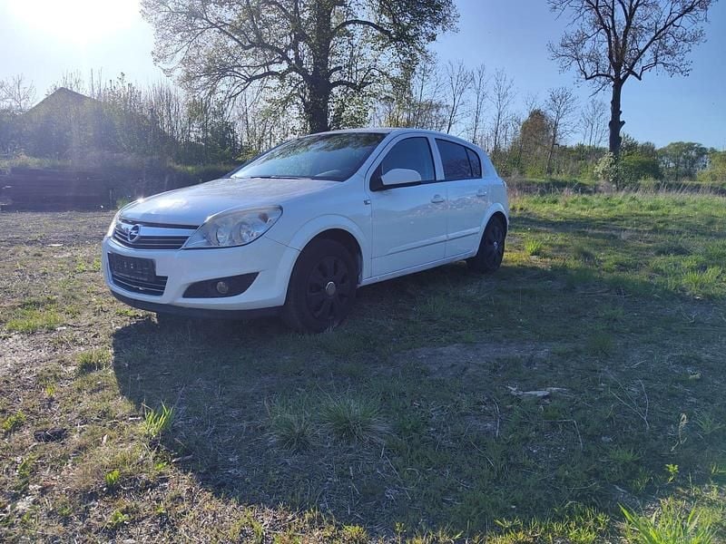 Weiß Gebraucht 2008 Opel Astra Kombi | 1.500 € (Superpreis) - Bild 1/4