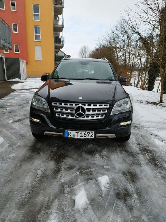 Gebraucht Mercedes 350 239 PS (175 kW) 2010 Schwarz SUV