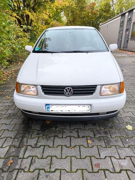 Weiß Gebraucht 1999 VW Polo Basis Limousine | 1.600 € (Fairer Preis) - Bild 1/4