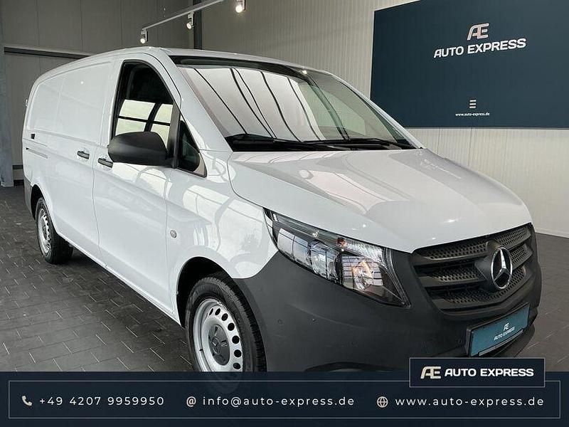 Weiß Gebraucht 2023 Mercedes Vito Van / Kleinbus | 27.953 € (Superpreis) - Bild 1/4