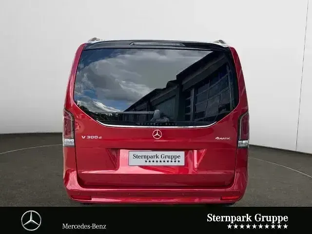 Gebraucht Mercedes V300 Style 237 PS (174 kW) 2025 Rot Van / Kleinbus