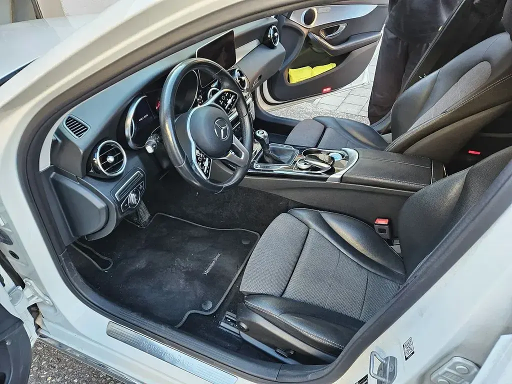 Gebraucht Mercedes C180 156 PS (114 kW) 2018 Weiß Limousine