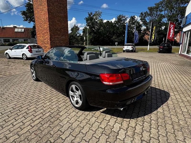Gebraucht BMW 320 Cabriolet 177 PS (130 kW) 2008 Schwarz Cabrio