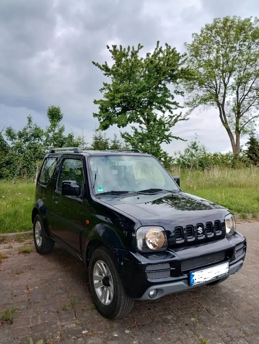 Gebraucht Suzuki Jimny 83 PS (61 kW) 2011 Schwarz SUV