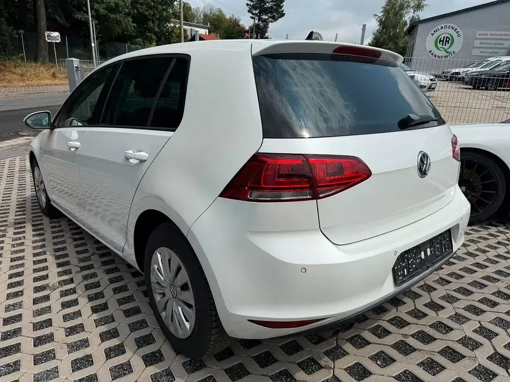 Gebraucht VW Golf VII Highline 122 PS (89 kW) 2014 Weiß Limousine