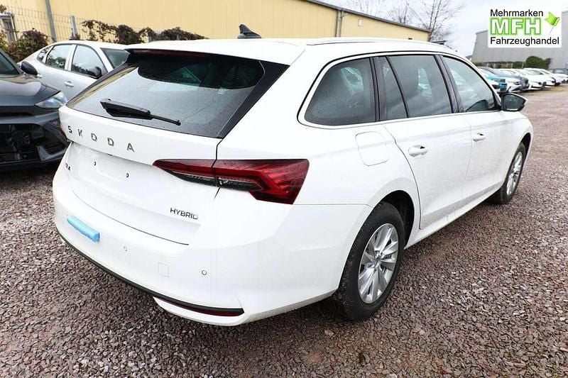 Neu Skoda Octavia Selection 150 PS (110 kW) 2026 Candyweiß Kombi