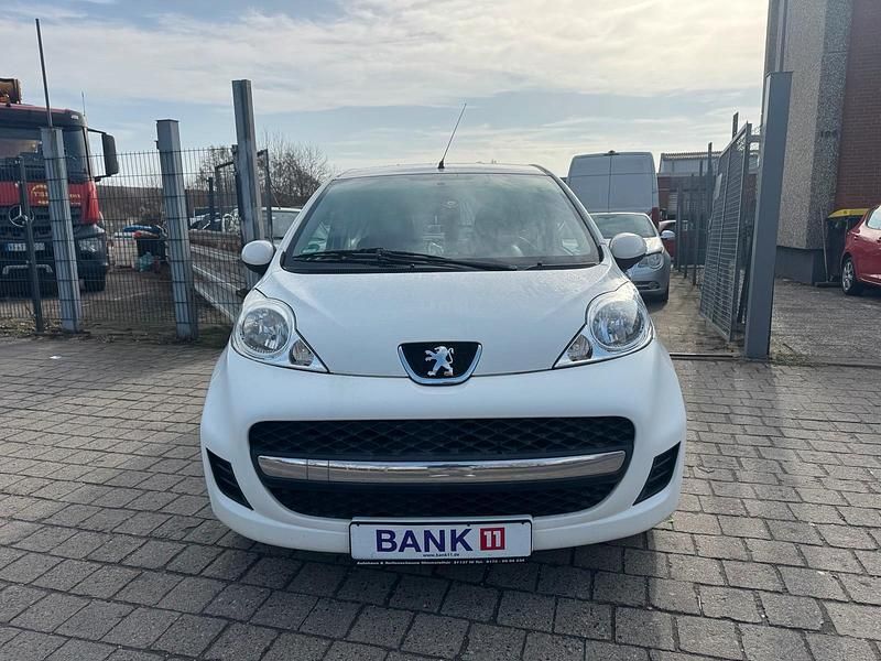 Gebraucht Peugeot 107 68 PS (50 kW) 2010 Weiß Kleinwagen