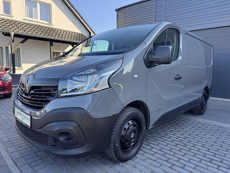 Gebraucht Renault Trafic Komfort 116 PS (85 kW) 2015 Taupegrau Van / Kleinbus