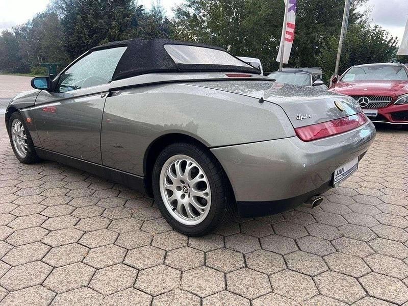 Gebraucht Alfa Romeo Spider 150 PS (110 kW) 1997 Grau Cabrio