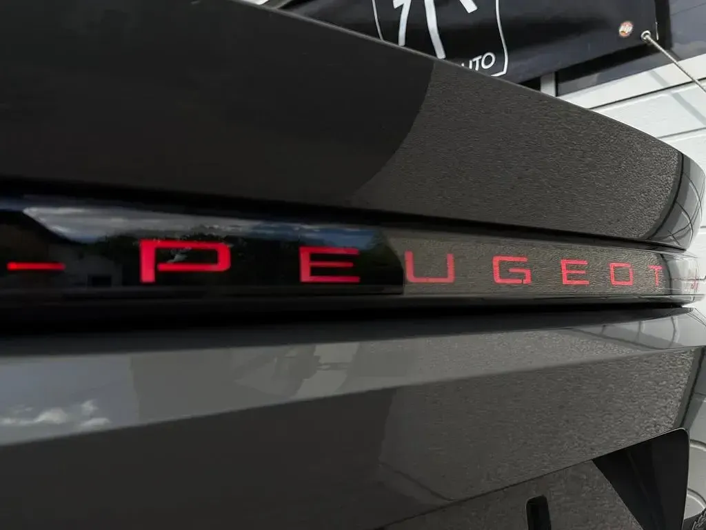 Neu Peugeot 408 GT 145 PS (106 kW) 2026 Grau SUV