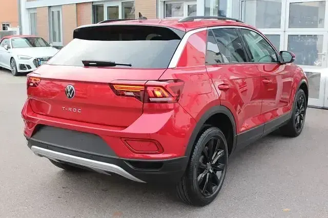 Gebraucht VW T-Roc Move 110 PS (80 kW) 2023 Rot SUV