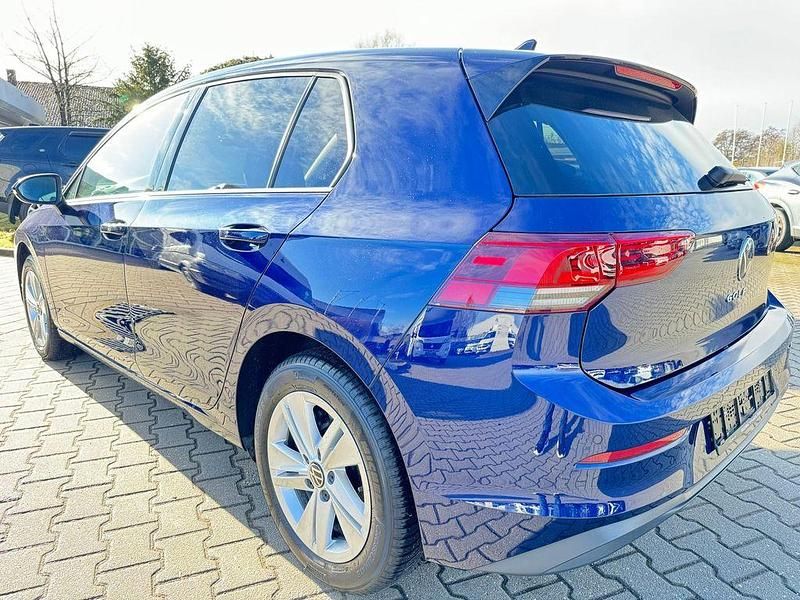 Gebraucht VW Golf VIII Life 116 PS (85 kW) 2023 Blau Limousine
